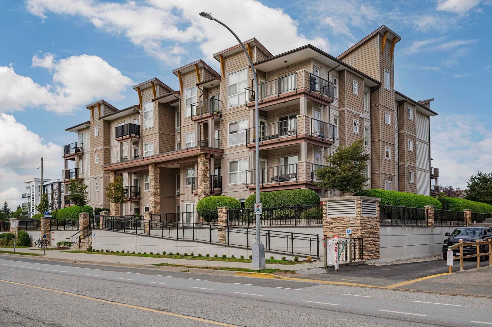 20175 53 Avenue Unit 111